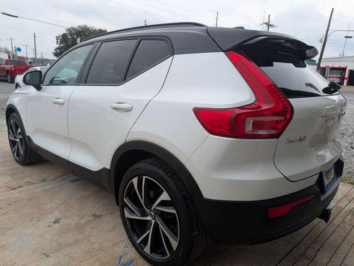 2021 Volvo XC40 T5 R-Design