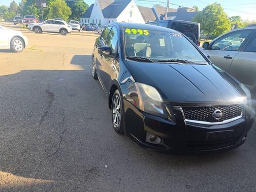 Black 2012 Nissan Sentra 2.0 SR