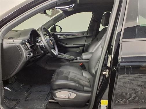 2021 Porsche Macan Base