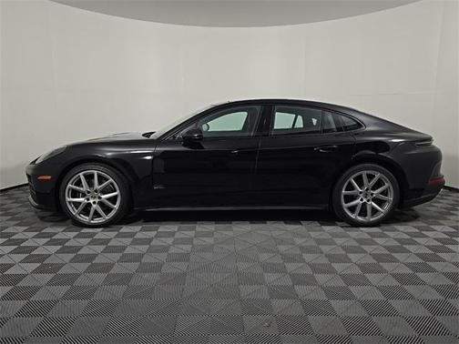 2025 Porsche Panamera 4