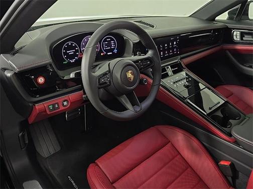 2025 Porsche Panamera 4