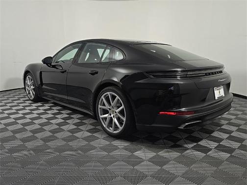 2025 Porsche Panamera 4