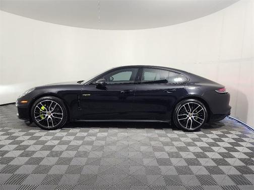 2023 Porsche Panamera E-Hybrid 4 Platinum Edition