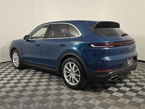 2024 Porsche Cayenne Base (Tiptronic)