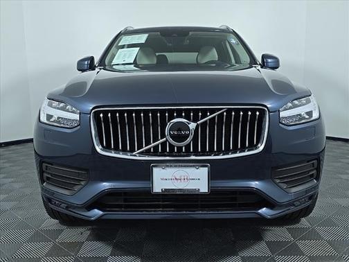 2022 Volvo XC90 T6 Momentum