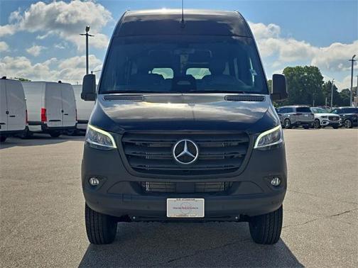 2025 Mercedes-Benz Sprinter 2500 Passenger 144 WB