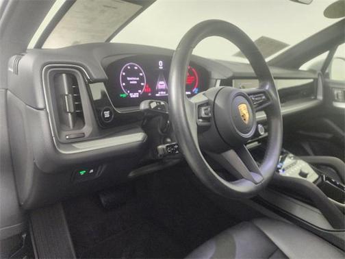 2024 Porsche Cayenne Base (Tiptronic)