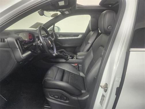 2024 Porsche Cayenne Base (Tiptronic)