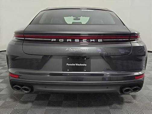 2024 Porsche Panamera 4