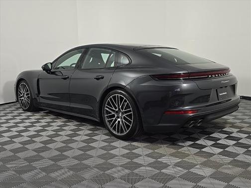 2024 Porsche Panamera 4