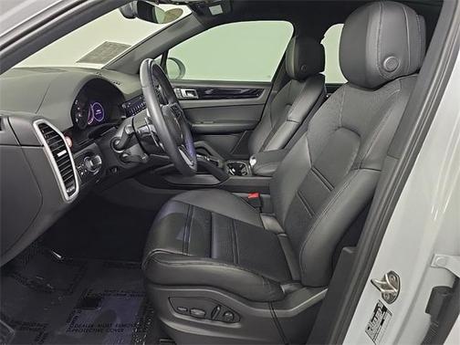 2023 Porsche Cayenne Base