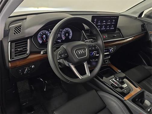 2023 Audi Q5 45 S line Prestige