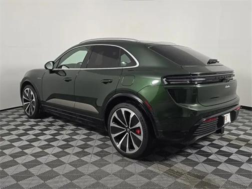 2024 Porsche Macan Turbo