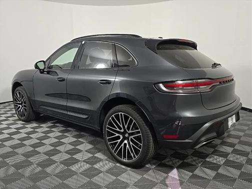 2025 Porsche Macan 