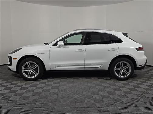 2025 Porsche Macan Base