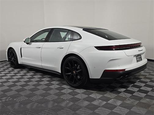 2024 Porsche Panamera 4