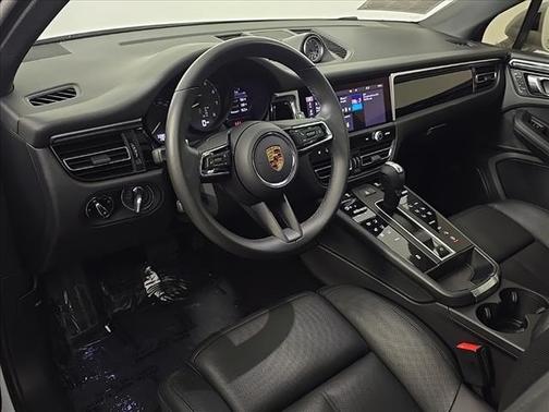 2022 Porsche Macan Base