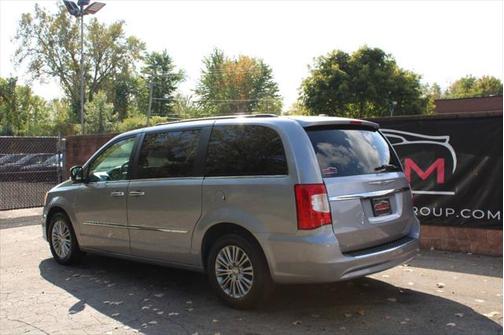2014 Chrysler Town & Country Touring-L