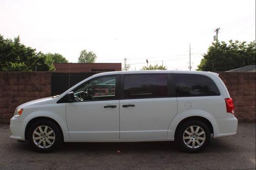 White Knuckle Clearcoat 2019 Dodge Grand Caravan SE