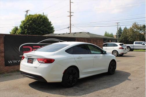 2017 Chrysler 200 Touring