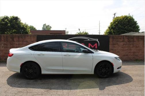 2017 Chrysler 200 Touring