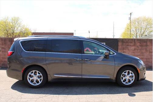 2018 Chrysler Pacifica Touring-L