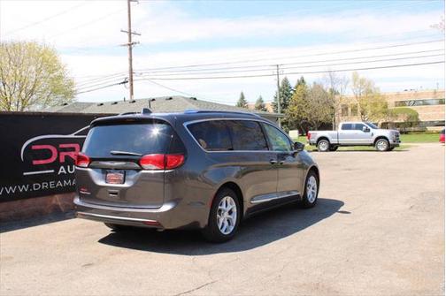 2018 Chrysler Pacifica Touring-L