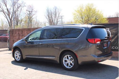 2018 Chrysler Pacifica Touring-L