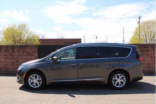 2018 Chrysler Pacifica Touring-L