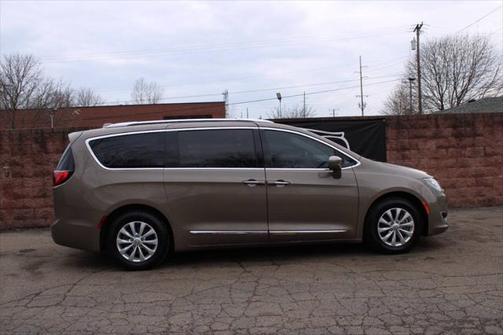 2018 Chrysler Pacifica Touring-L Plus