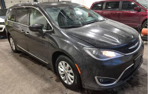 2018 Chrysler Pacifica Touring-L