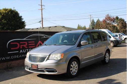 2013 Chrysler Town & Country Touring