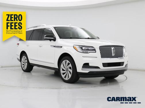 White 2024 Lincoln Navigator Reserve