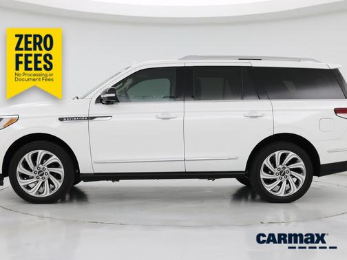 White 2024 Lincoln Navigator Reserve