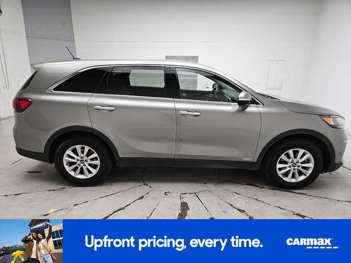 Gray 2019 Kia Sorento LX