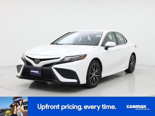 White 2023 Toyota Camry SE