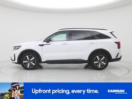 White 2023 Kia Sorento EX