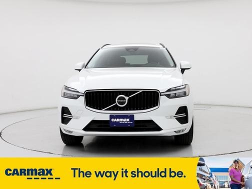 2022 Volvo XC60 B5 Momentum