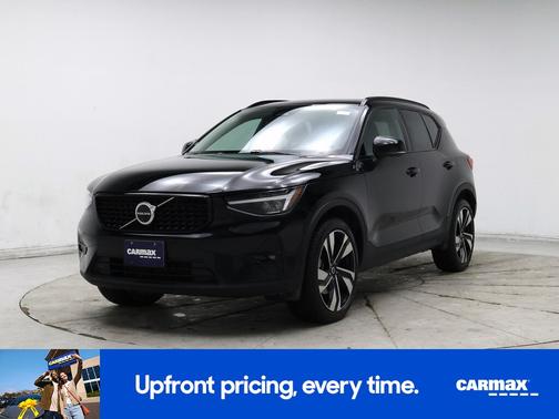 2025 Volvo XC40 B5 Plus Dark Theme