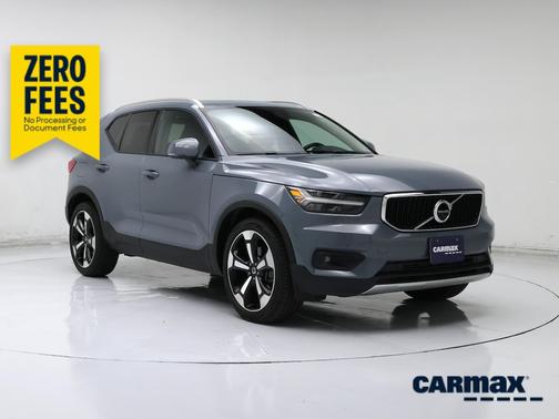 Gray 2022 Volvo XC40 T5 Momentum