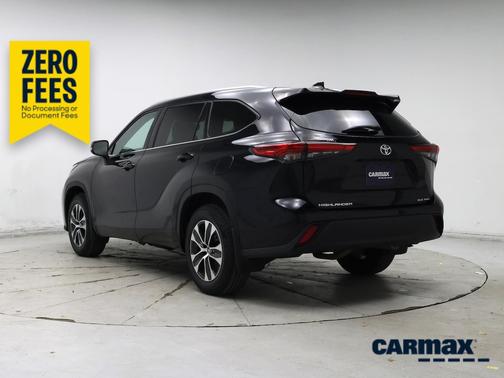 Black 2022 Toyota Highlander XLE