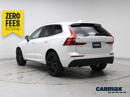 White 2020 Volvo XC60 T6 Momentum
