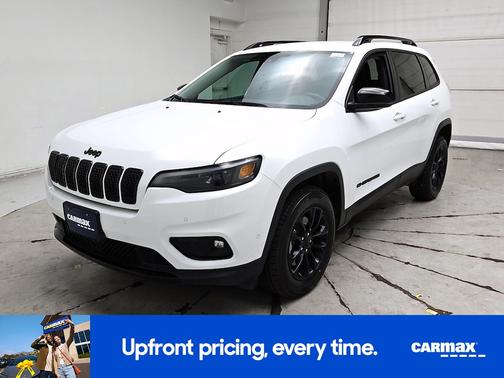 White 2023 Jeep Cherokee Altitude Lux