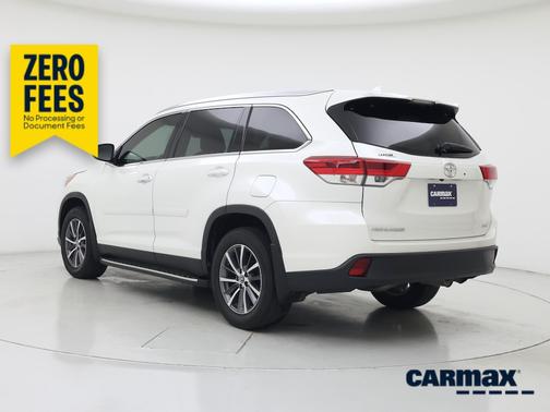 White 2019 Toyota Highlander XLE