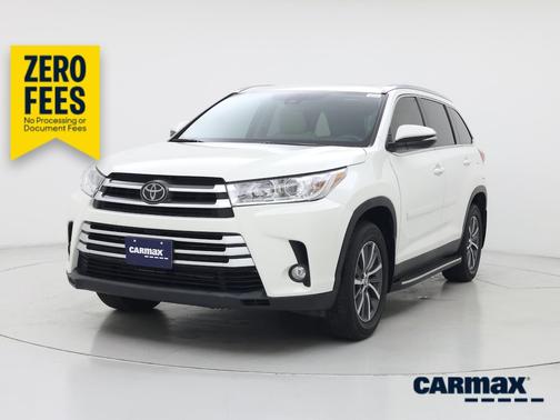 White 2019 Toyota Highlander XLE