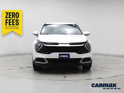 White 2024 Kia Sportage EX