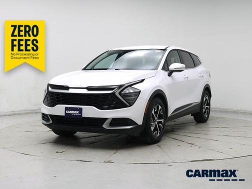 White 2024 Kia Sportage EX