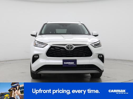 White 2022 Toyota Highlander Platinum
