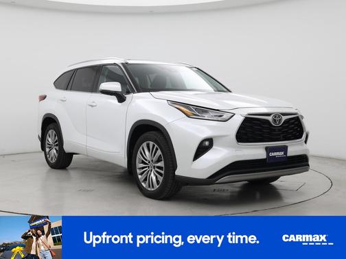 White 2022 Toyota Highlander Platinum