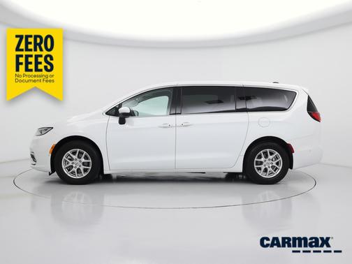 White 2023 Chrysler Pacifica Touring L